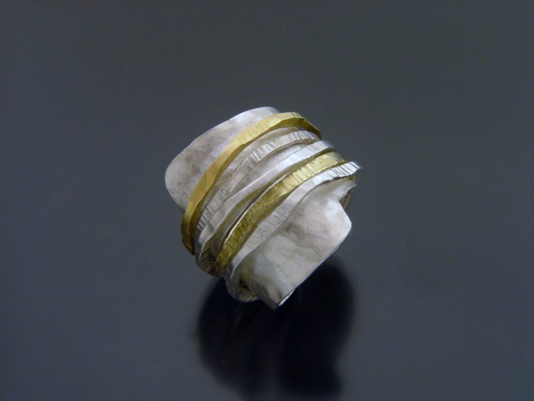Lines In Motion collection — handmade silver bracelet by Sana Doumet
